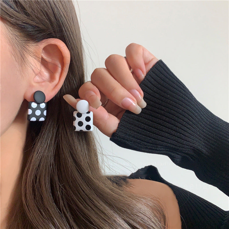 Pendientes de Agujero Queen Lucky (3 Colores)